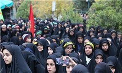 هزاران نفر از دانشجویان در قالب دسته‌های عزاداری از دانشگاه تهران عازم بیت رهبری و حسینیه امام (ره) شدند